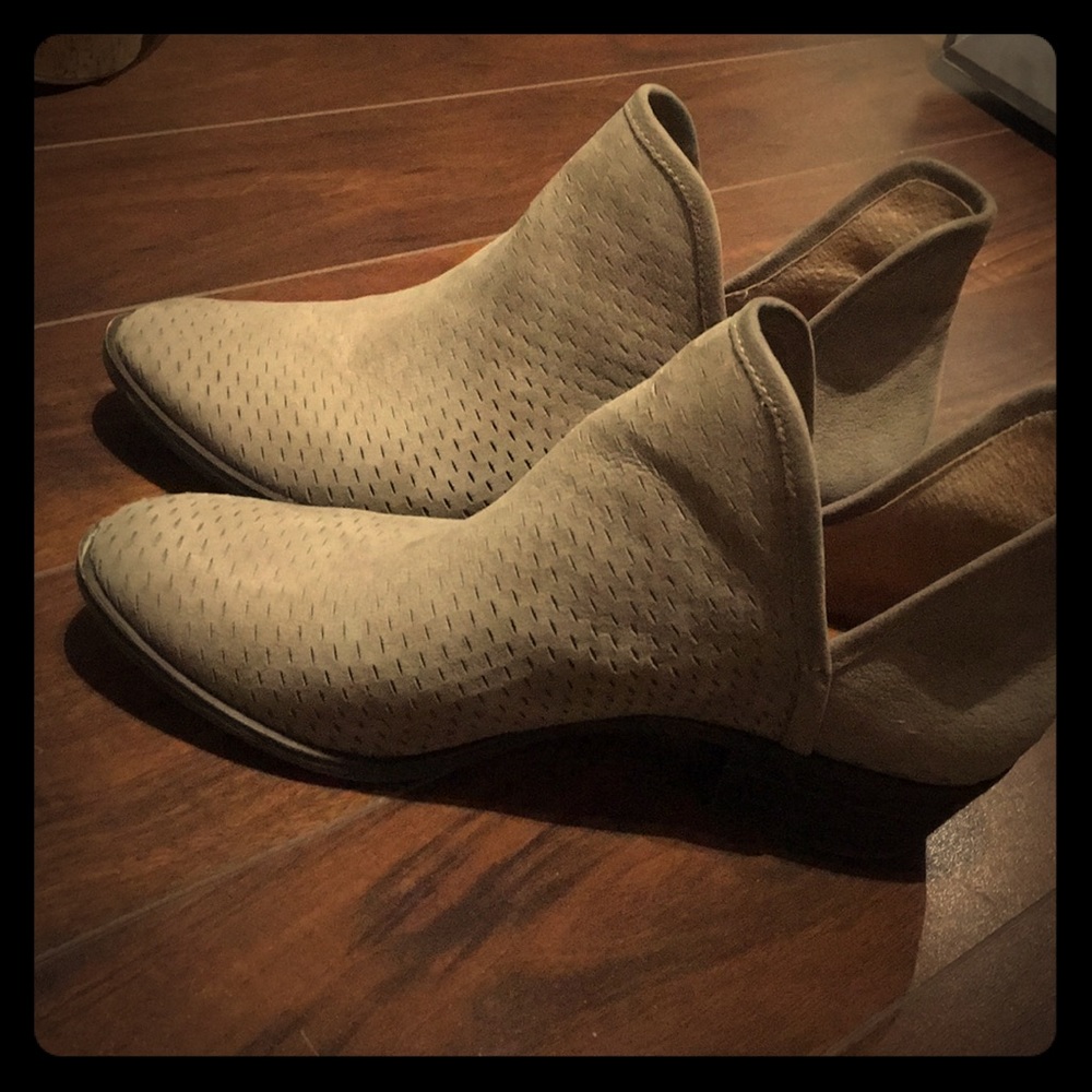 Lucky Brand tan booties sz 10